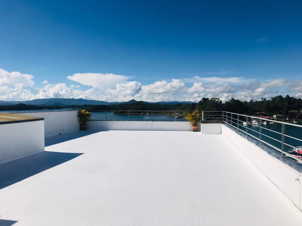 Aptos Vista Al Embalse, Frente Al Lago, Restaurantes, Bares Гуатапе Экстерьер фото